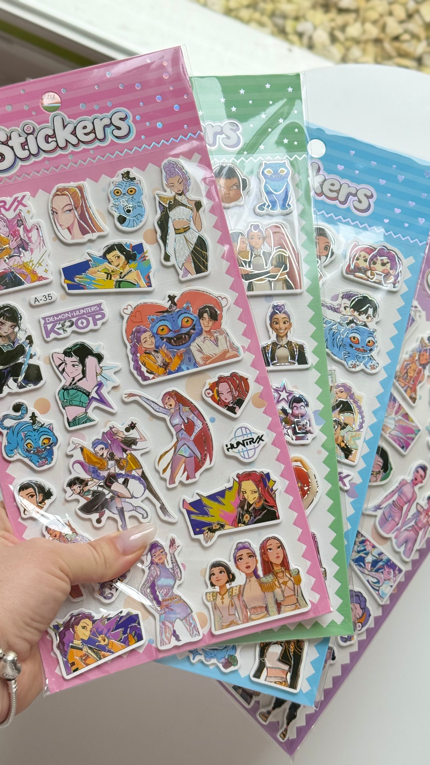 K-POP HUNTRIX 3D – uniwersalne naklejki!