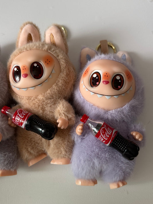 Pluszowe breloczki z Coca-Colą – edycja limitowana! 🧸🥤