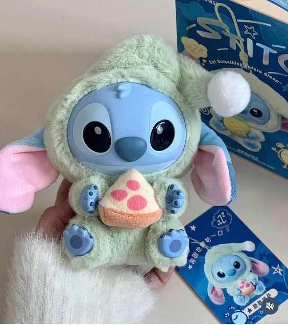 Pluszowy brelok Stitch w piżamce – wersja niespodzianka 💙🌙🍕