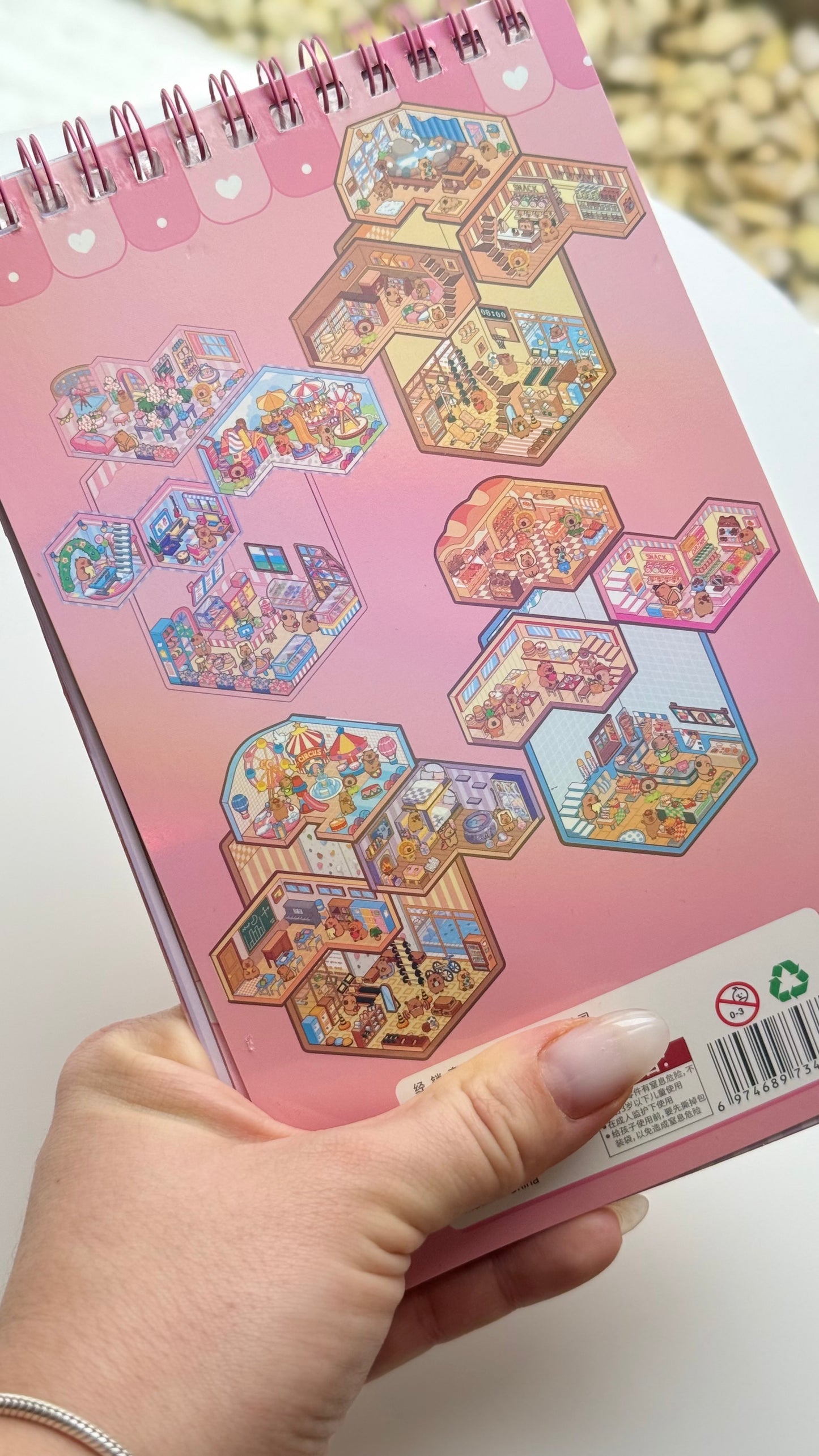 Domek do wyklejania z Kapibarą – zestaw z dodatkowymi dwoma piętrami