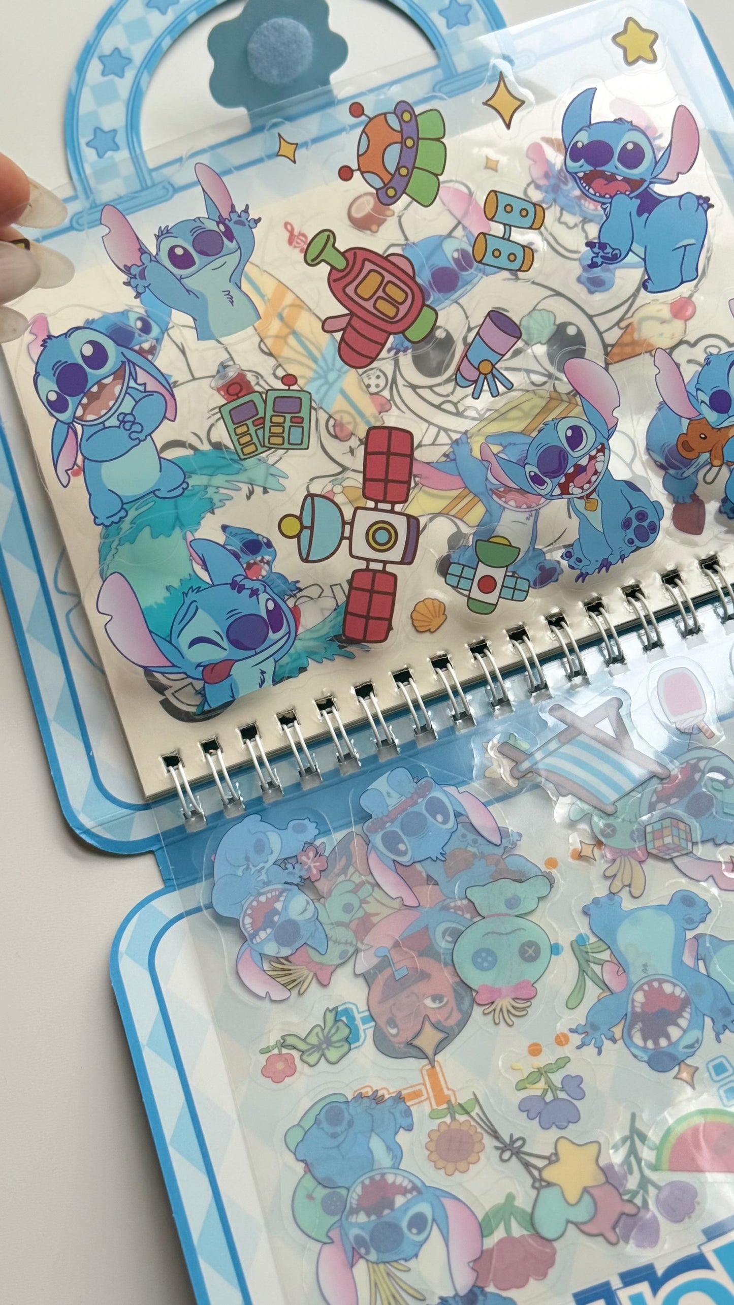 Domek do wyklejania + kolorowanka – zestaw w formie walizki