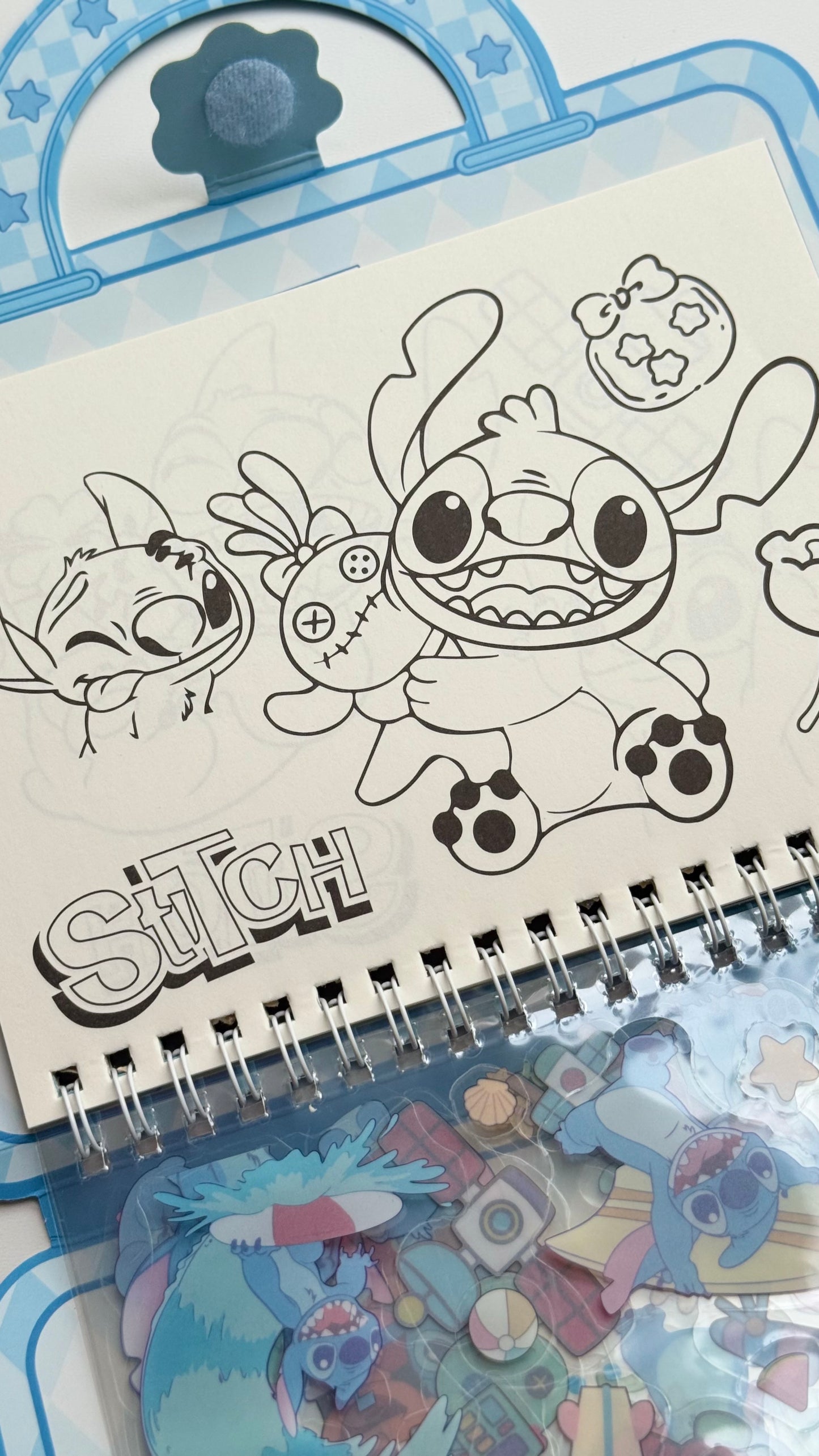 Domek do wyklejania + kolorowanka – zestaw w formie walizki