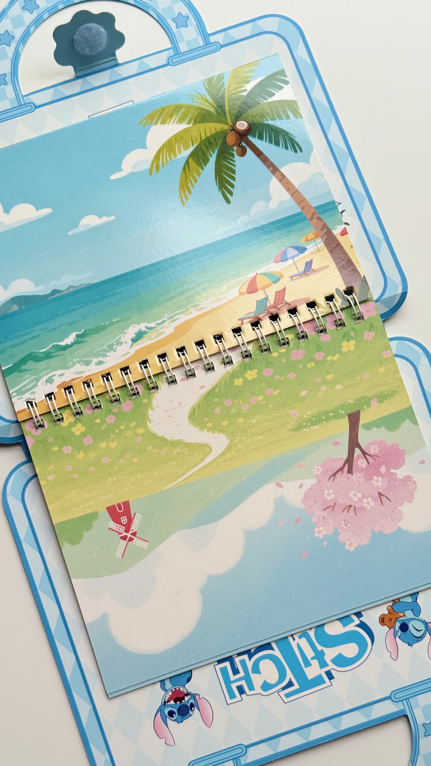 Domek do wyklejania + kolorowanka – zestaw w formie walizki